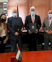 التربية و"إنجاز فلسطين" توقعان مذكرة تفاهم لتدريب الطلبة في مجالات حيويّة