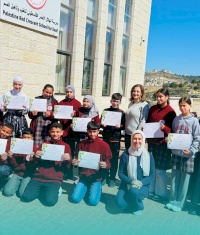 إنجاز فلسطين تنظم ورشة تفاعلية لتمكين الصم في مدرسة الهلال الأحمر.