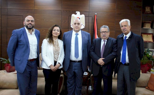 Aiming to strengthen cooperation… INJAZ Palestine meets with Minister of Labor Dr. Nasri Abu Jaish