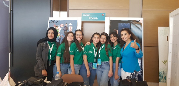 How have INJAZ programs developed the skills of the media student Hanan Mahbouba