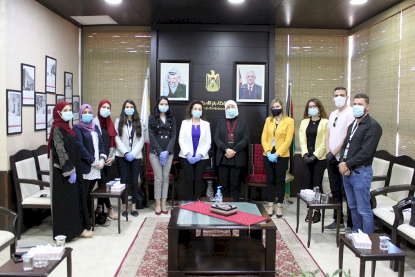 محافظ رام الله والبيرة تلتقي وفداً من إنجاز فلسطين وشركة "hiring index" الطلابية