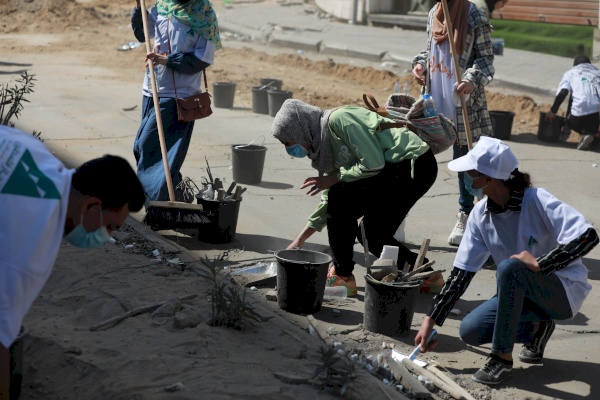 ضمن مبادرة "حَ نعمرها".. إنجاز فلسطين تُطلق فعالياتها بتنظيف شوراع غزة