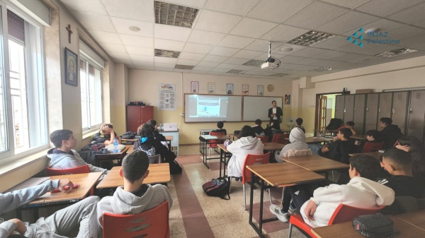 انجاز فلسطين تنفذ ورشة عمل بعنوان "الشمول المالي" في مدرسة الفرير-بيت حنينا