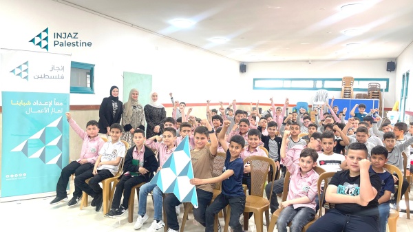 مؤسسة إنجاز فلسطين - طولكرم تنظم ورش عمل في مدرسة ذكور الإسراء النموذجية ضمن برنامج "أبطال الإنترنت"