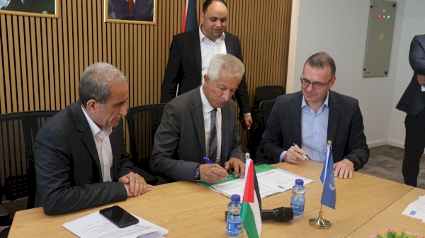 إنجاز فلسطين توقع اتفاقية منحة &quot;مختبر الشباب البيئي&quot; لتعزيز المشاريع البيئية الشبابي