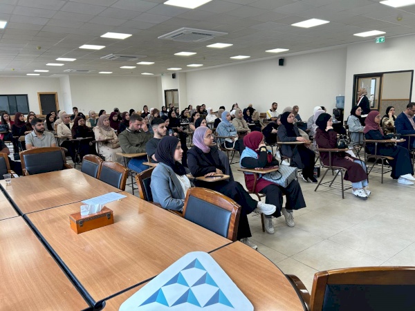 إنجاز فلسطين تنفّذ ورشة تدريبية حول القيادة المجتمعية في جامعة القدس المفتوحة